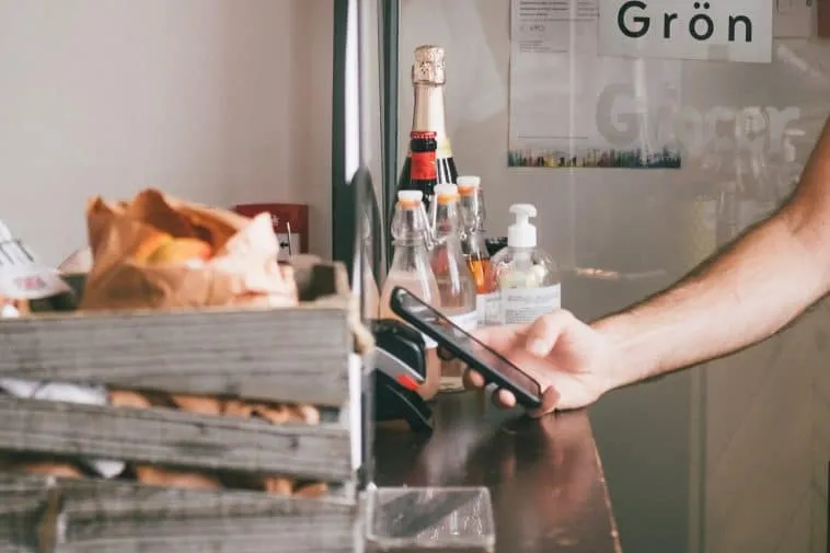person-using-apple-pay – mobile marketing reads