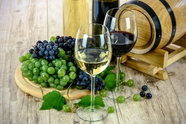 wines-g779bc4636_1280 – mobile marketing reads