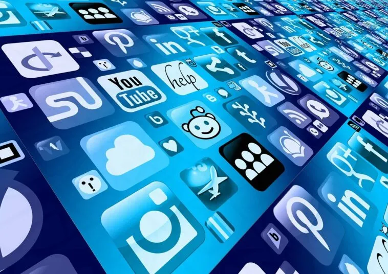 mobile-g1b9bbf38a_1280 – mobile marketing reads