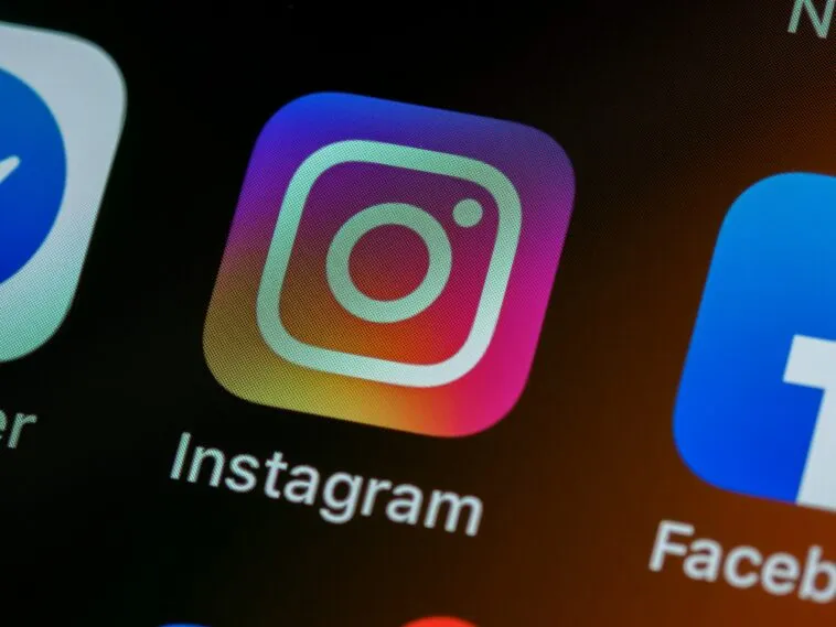 instagram-facebook-messenger-apps-side-by-side – mobile marketing reads